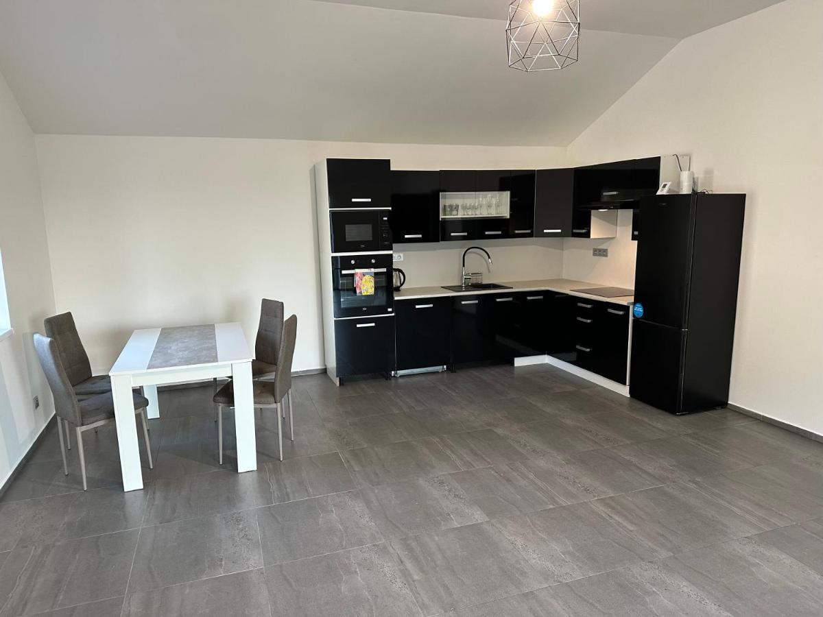 Apartman Byt 75M2 Klid Priroda Pro Rodinu Прага Экстерьер фото