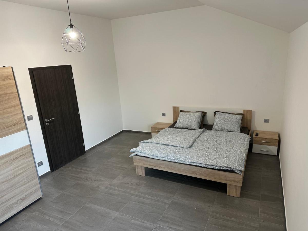 Apartman Byt 75M2 Klid Priroda Pro Rodinu Прага Экстерьер фото